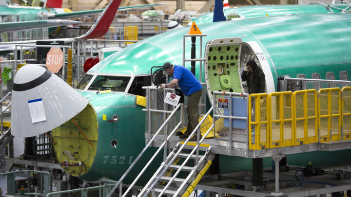 Des ouvriers travaillent sur un Boeing 737 Max dans l'usine de l'avionneur américain à Renton, le 27 mars 2019.